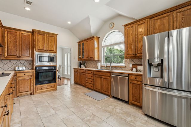 301 Cedar Circle, Shady Shores, TX 76208