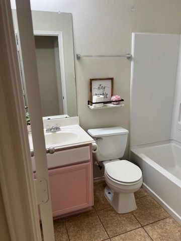6923 Hampden Point Ct, Houston, TX 77040