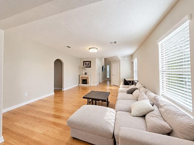 6923 Hampden Point Ct, Houston, TX 77040