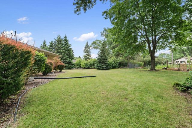 N76W14321 Lari Lou DRIVE, Menomonee Falls, WI 53051
