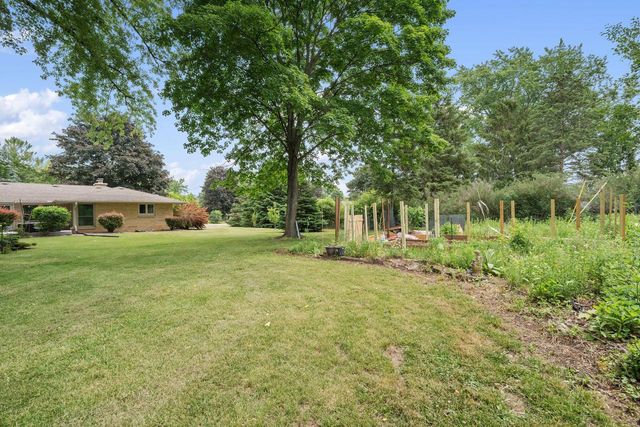 N76W14321 Lari Lou DRIVE, Menomonee Falls, WI 53051