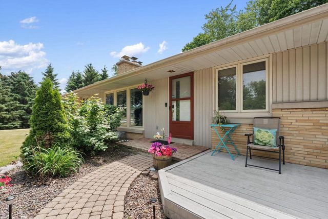 N76W14321 Lari Lou DRIVE, Menomonee Falls, WI 53051
