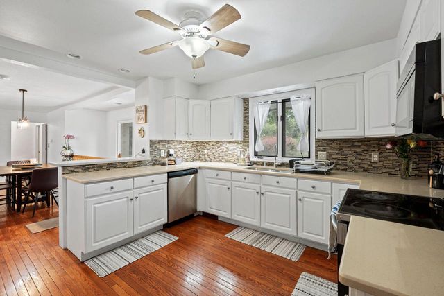 N76W14321 Lari Lou DRIVE, Menomonee Falls, WI 53051
