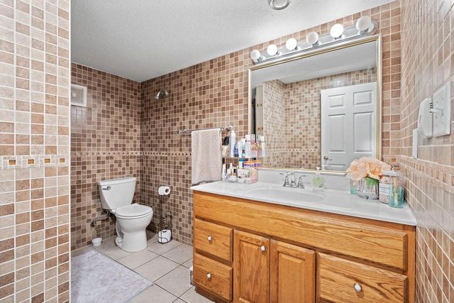N76W14321 Lari Lou DRIVE, Menomonee Falls, WI 53051