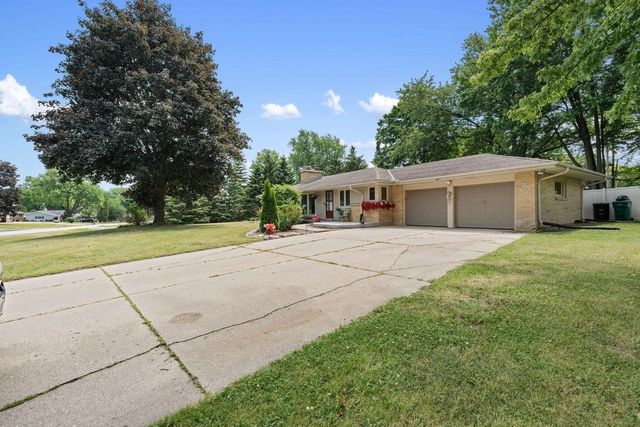 N76W14321 Lari Lou DRIVE, Menomonee Falls, WI 53051