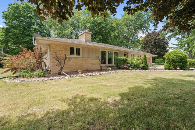 N76W14321 Lari Lou DRIVE, Menomonee Falls, WI 53051