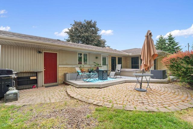 N76W14321 Lari Lou DRIVE, Menomonee Falls, WI 53051