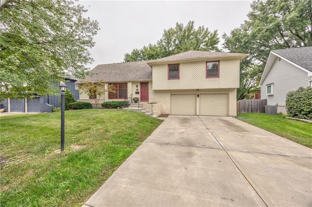 9712 Craig Drive, Overland Park, KS 66212