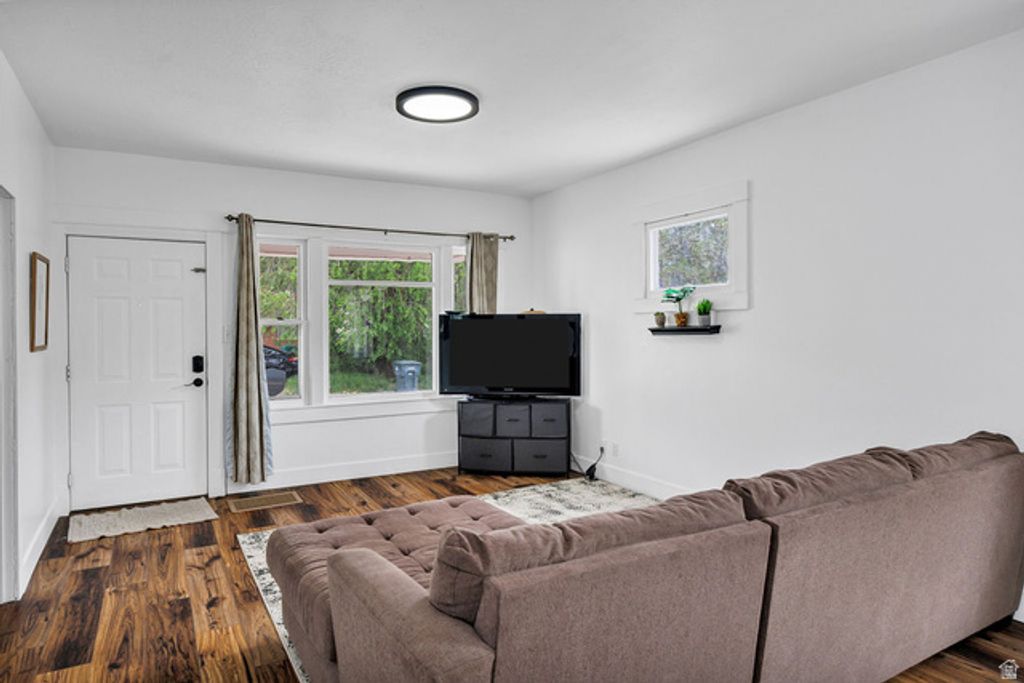 Image 3 of property listing at 2021 S GRAMERCY AVE, Ogden, UT 84401