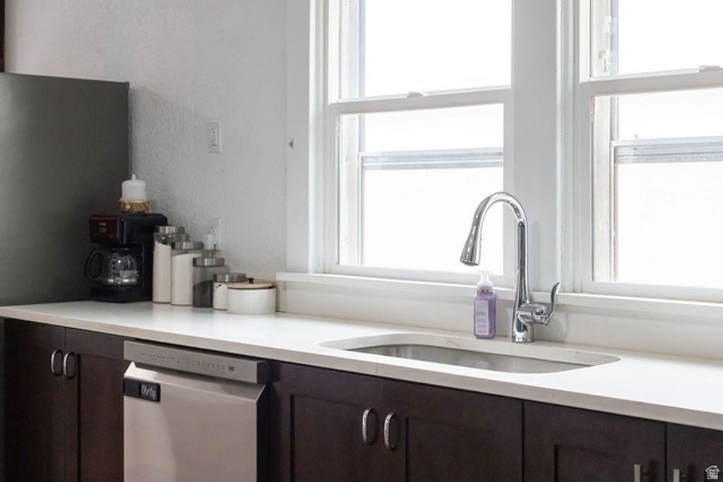 Image 8 of property listing at 2021 S GRAMERCY AVE, Ogden, UT 84401