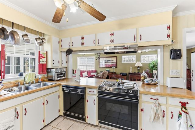 614 Hillcrest Avenue, Perry, GA 31069