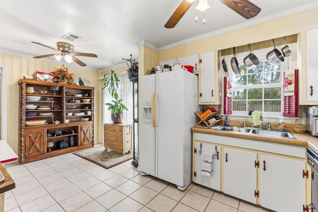 614 Hillcrest Avenue, Perry, GA 31069