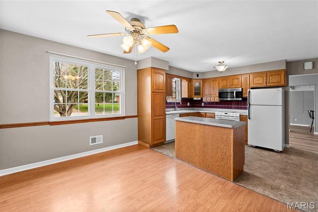 12 Saint James Avenue, Swansea, IL 62226