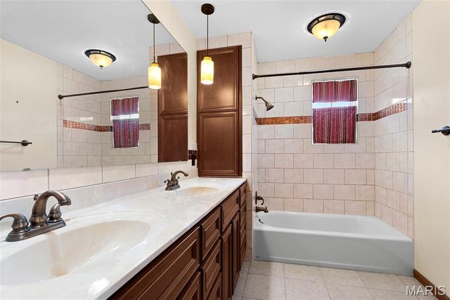 12 Saint James Avenue, Swansea, IL 62226