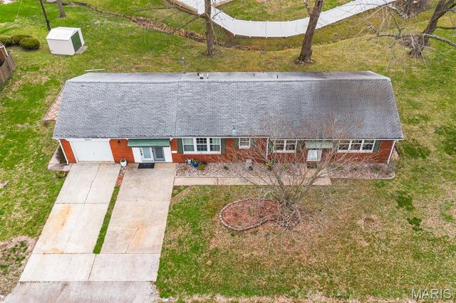 12 Saint James Avenue, Swansea, IL 62226