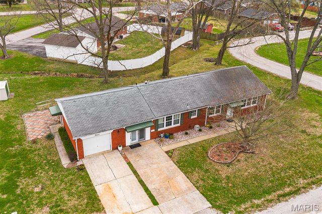 12 Saint James Avenue, Swansea, IL 62226