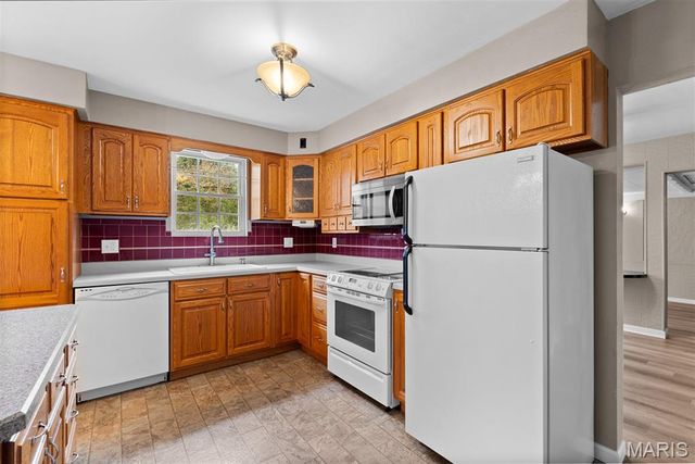 12 Saint James Avenue, Swansea, IL 62226