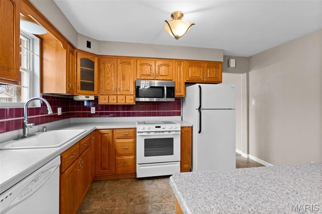 12 Saint James Avenue, Swansea, IL 62226