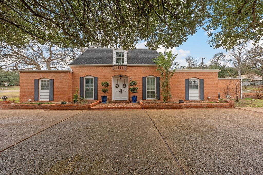 701 Fonville Drive, Marlin, TX 76661