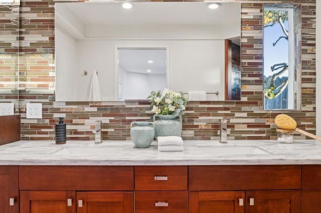 752 Grizzly Peak Blvd, Berkeley, CA 94708