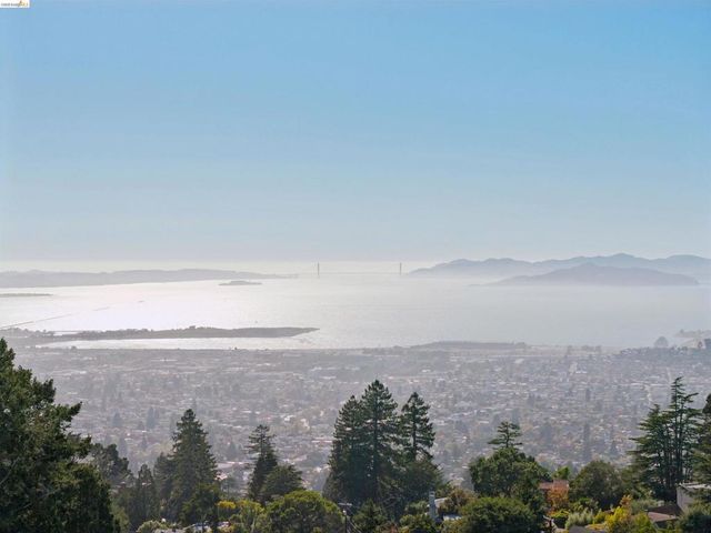 752 Grizzly Peak Blvd, Berkeley, CA 94708