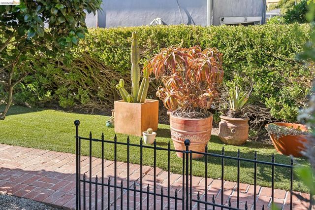 752 Grizzly Peak Blvd, Berkeley, CA 94708