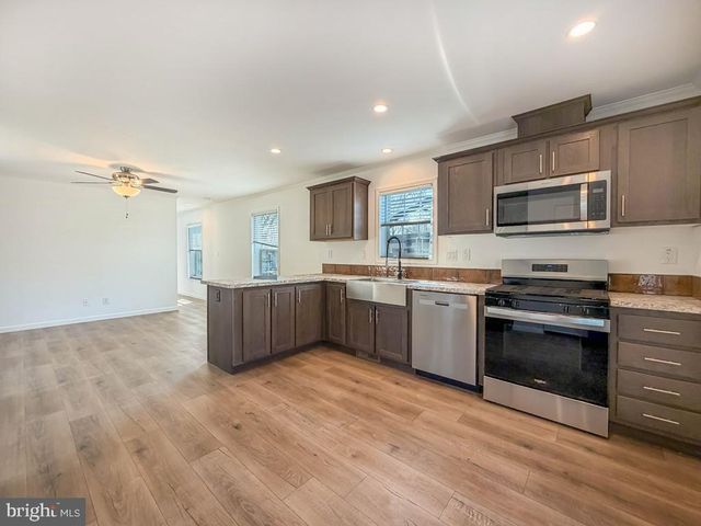 6327 FULLER DR, Morrisville, PA 19067