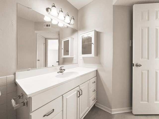 2816 S Bartell Drive 34, Houston, TX 77054