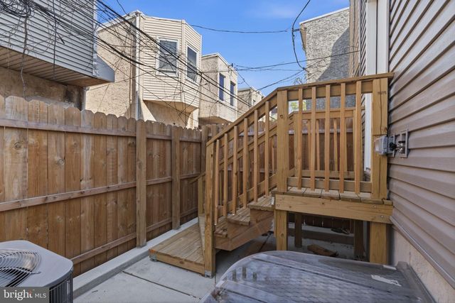 2002 N CLEVELAND ST, Philadelphia, PA 19121