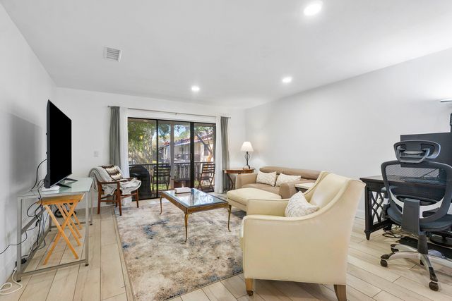 8436 CYPRESS Lane 7H, Boca Raton, FL 33433