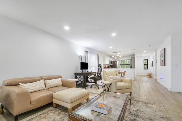8436 CYPRESS Lane 7H, Boca Raton, FL 33433