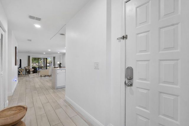 8436 CYPRESS Lane 7H, Boca Raton, FL 33433