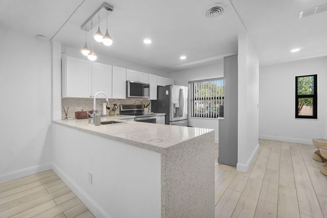 8436 CYPRESS Lane 7H, Boca Raton, FL 33433