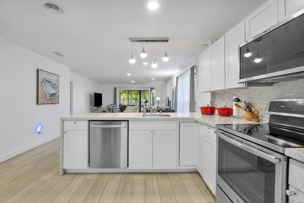 8436 CYPRESS Lane 7H, Boca Raton, FL 33433