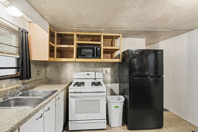 216 Brookhollow Dr, Ashland City, TN 37015