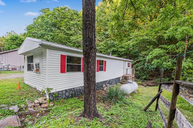 216 Brookhollow Dr, Ashland City, TN 37015