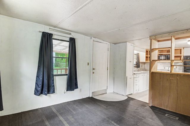 216 Brookhollow Dr, Ashland City, TN 37015