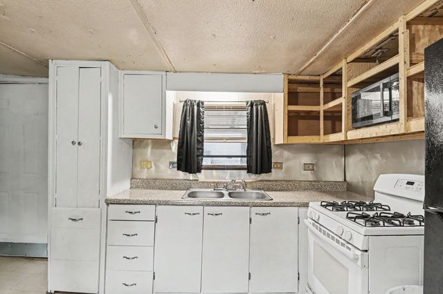 216 Brookhollow Dr, Ashland City, TN 37015