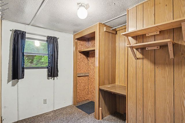 216 Brookhollow Dr, Ashland City, TN 37015