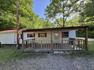 216 Brookhollow Dr, Ashland City, TN 37015