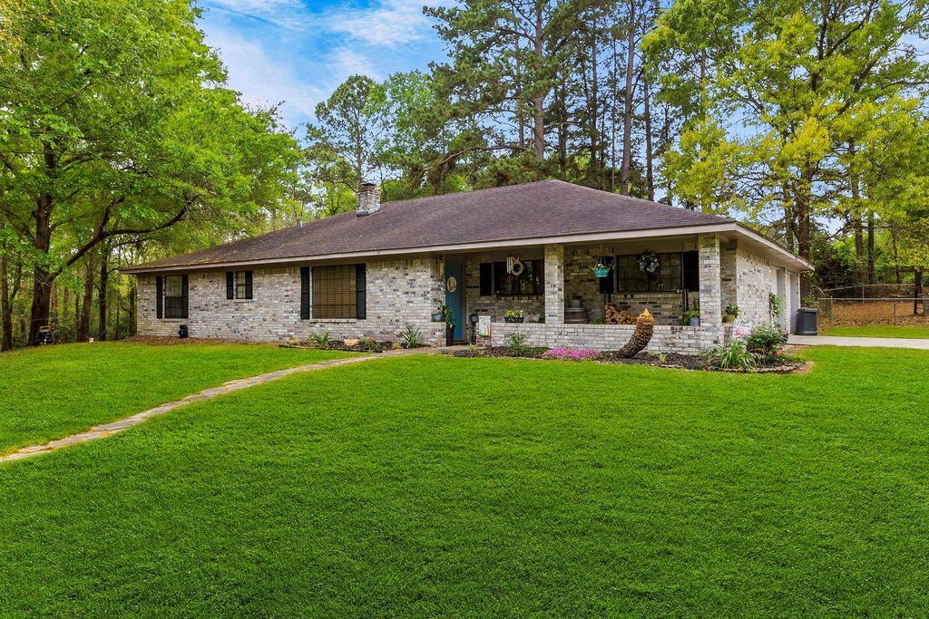 231 Hinson Hill, Livingston, TX 77351