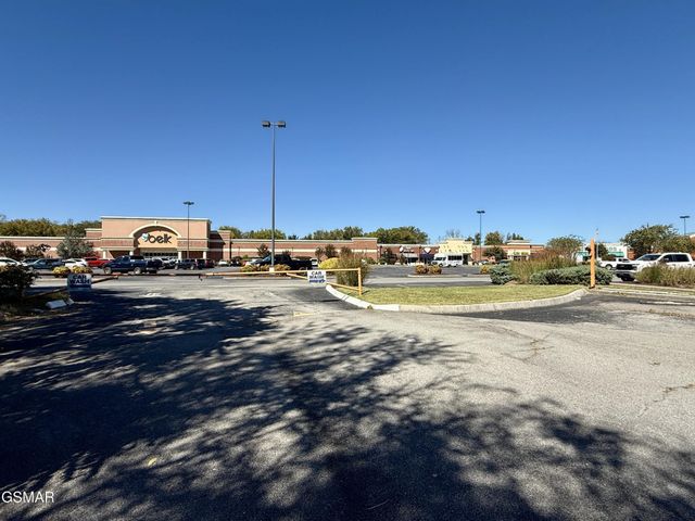 1 Chilhowee Drive, Sevierville, TN 37862