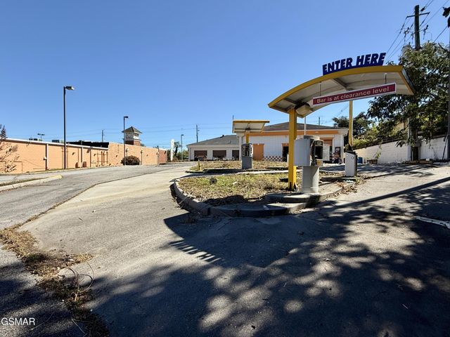 1 Chilhowee Drive, Sevierville, TN 37862