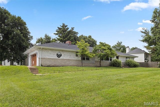 504 Wren Avenue, Manchester, MO 63021