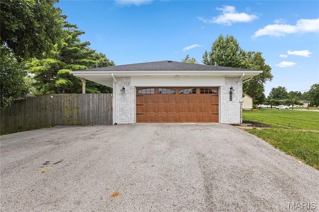 504 Wren Avenue, Manchester, MO 63021