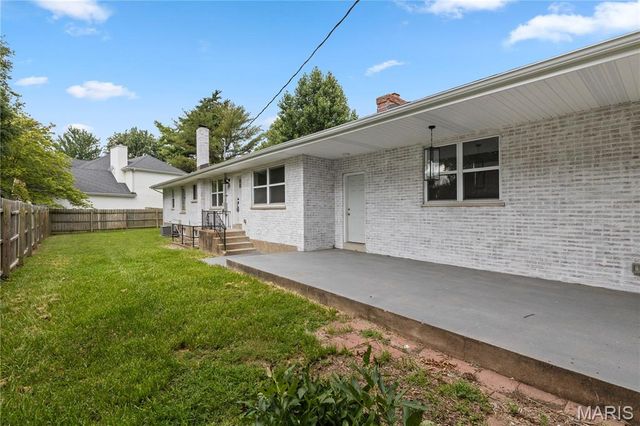 504 Wren Avenue, Manchester, MO 63021