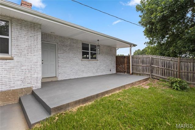 504 Wren Avenue, Manchester, MO 63021