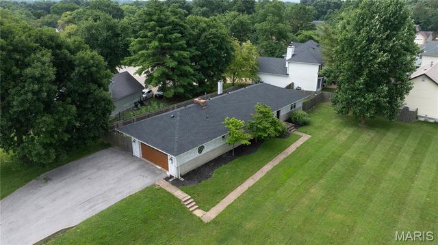 504 Wren Avenue, Manchester, MO 63021