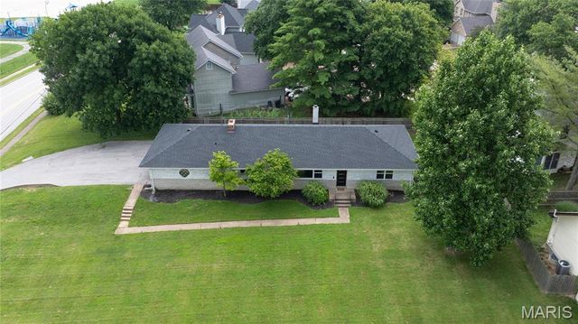 504 Wren Avenue, Manchester, MO 63021
