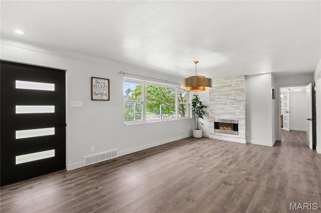 504 Wren Avenue, Manchester, MO 63021